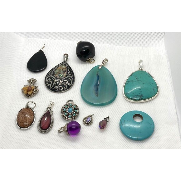 Vintage‎ - Now Lot of (13) Pendants Silver Tone Faux Stone Green Blue Purple - Picture 1 of 15